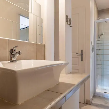 Carnot Duplex, Spacieux 3 Pieces Avec 2 Sur Les Rue Pietonnes Apartmán *